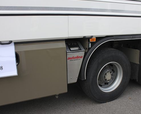 v702